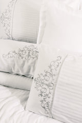 Genny - White