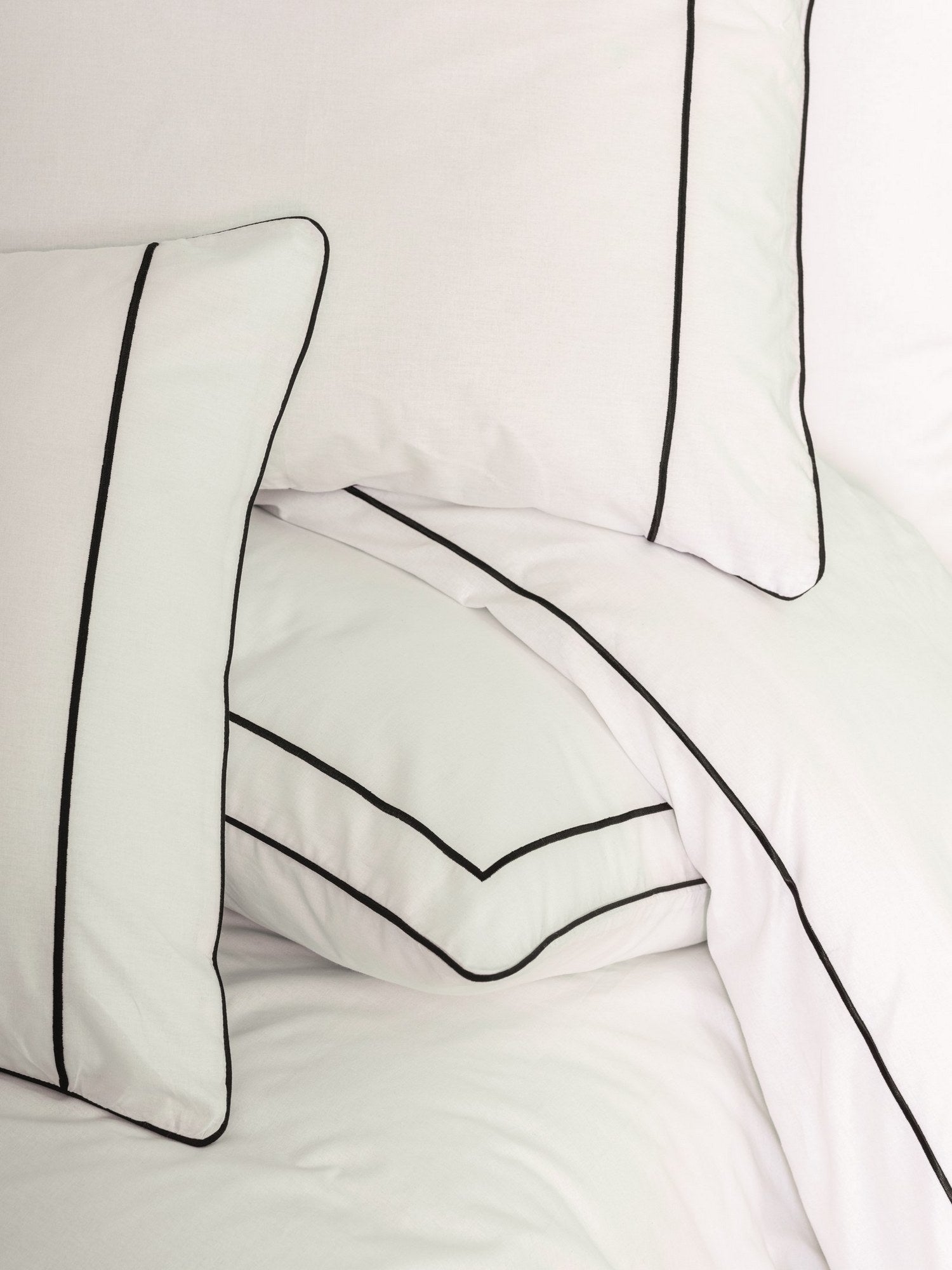Mahur - White Black