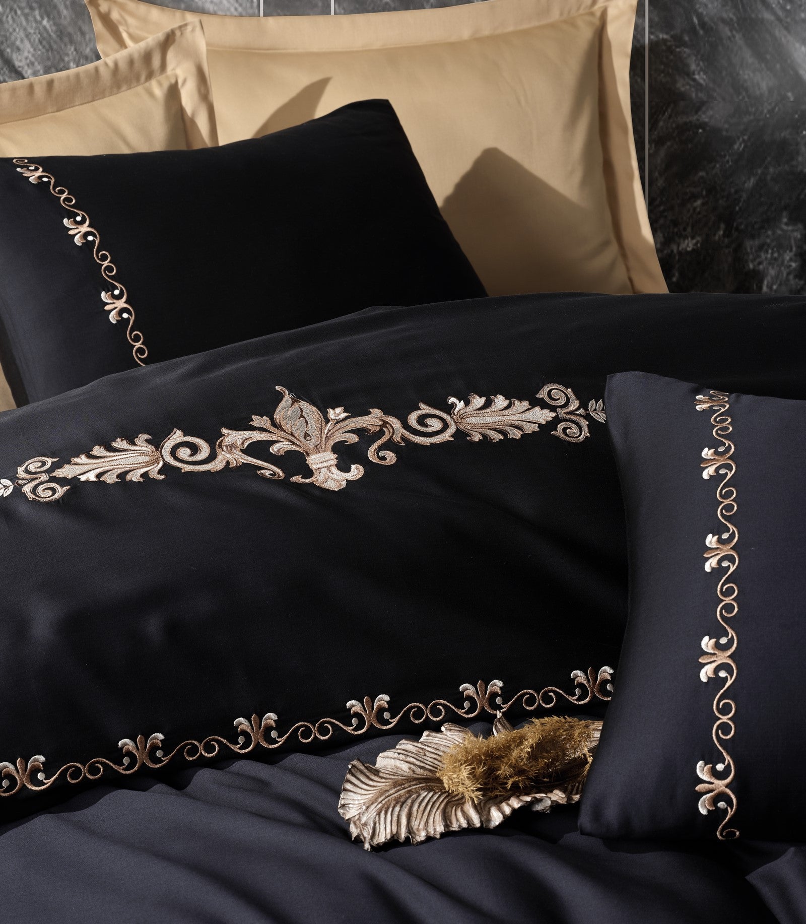 Gloria - Gold - Black Gold