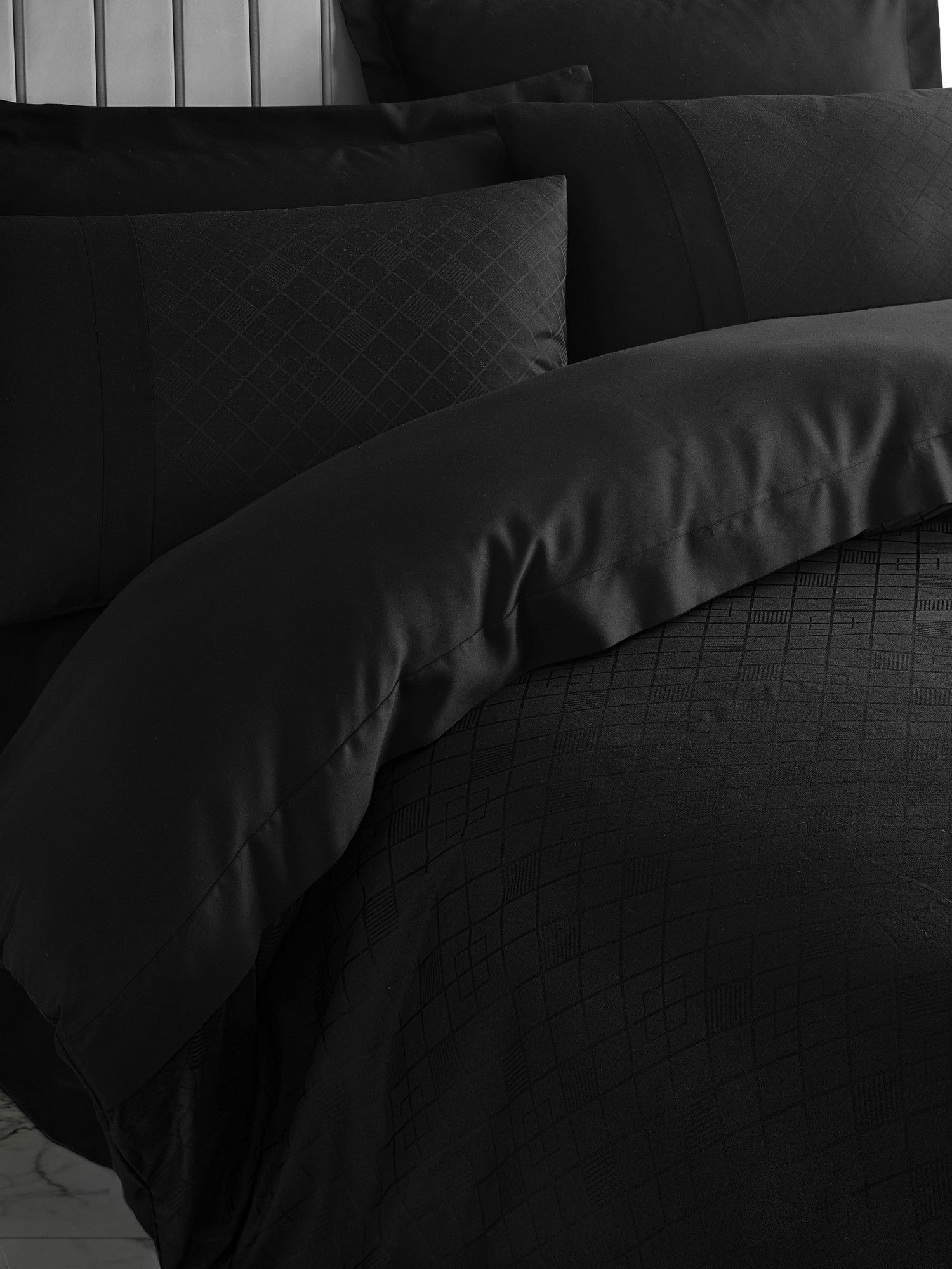 Dama - Black