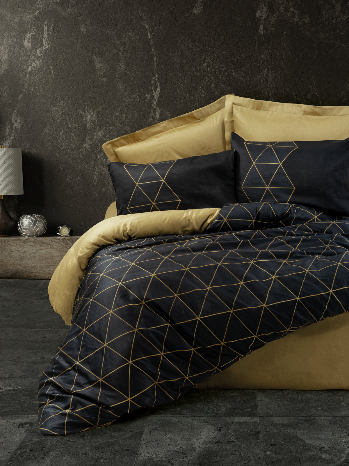 Veta - Gold - Gold Black