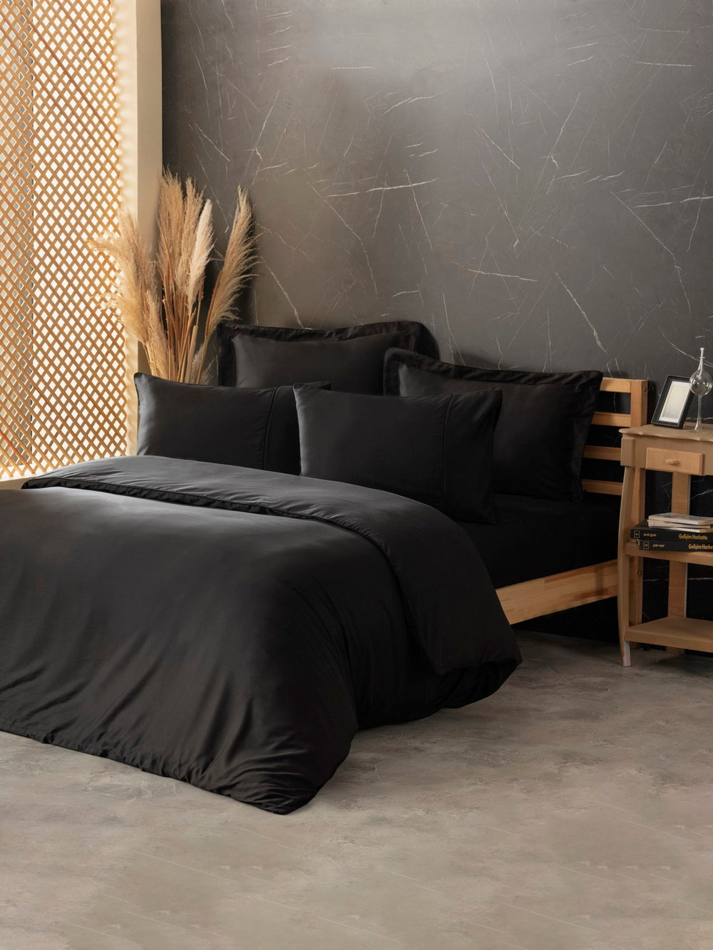 Silky - Black