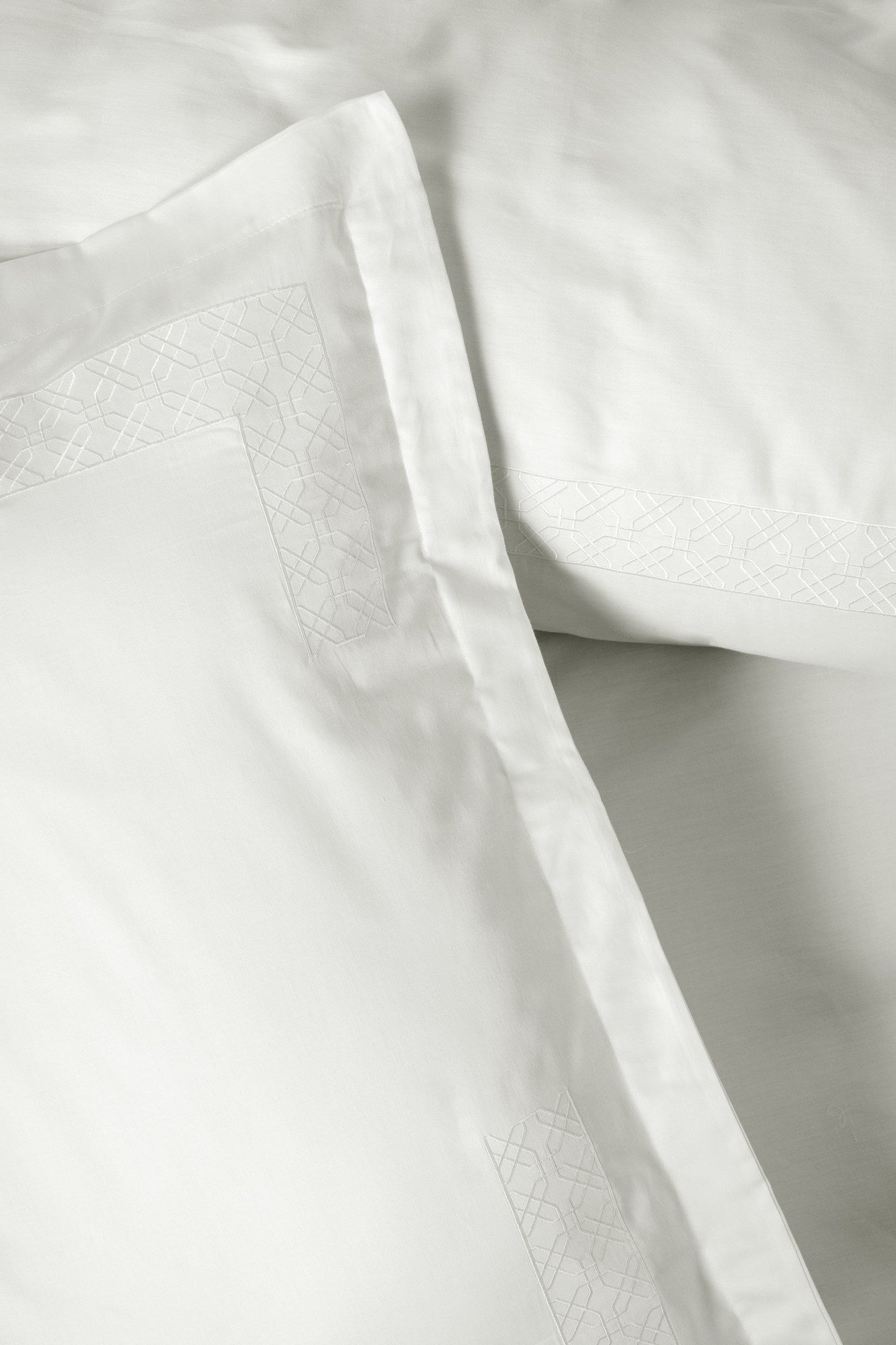 Galant - White