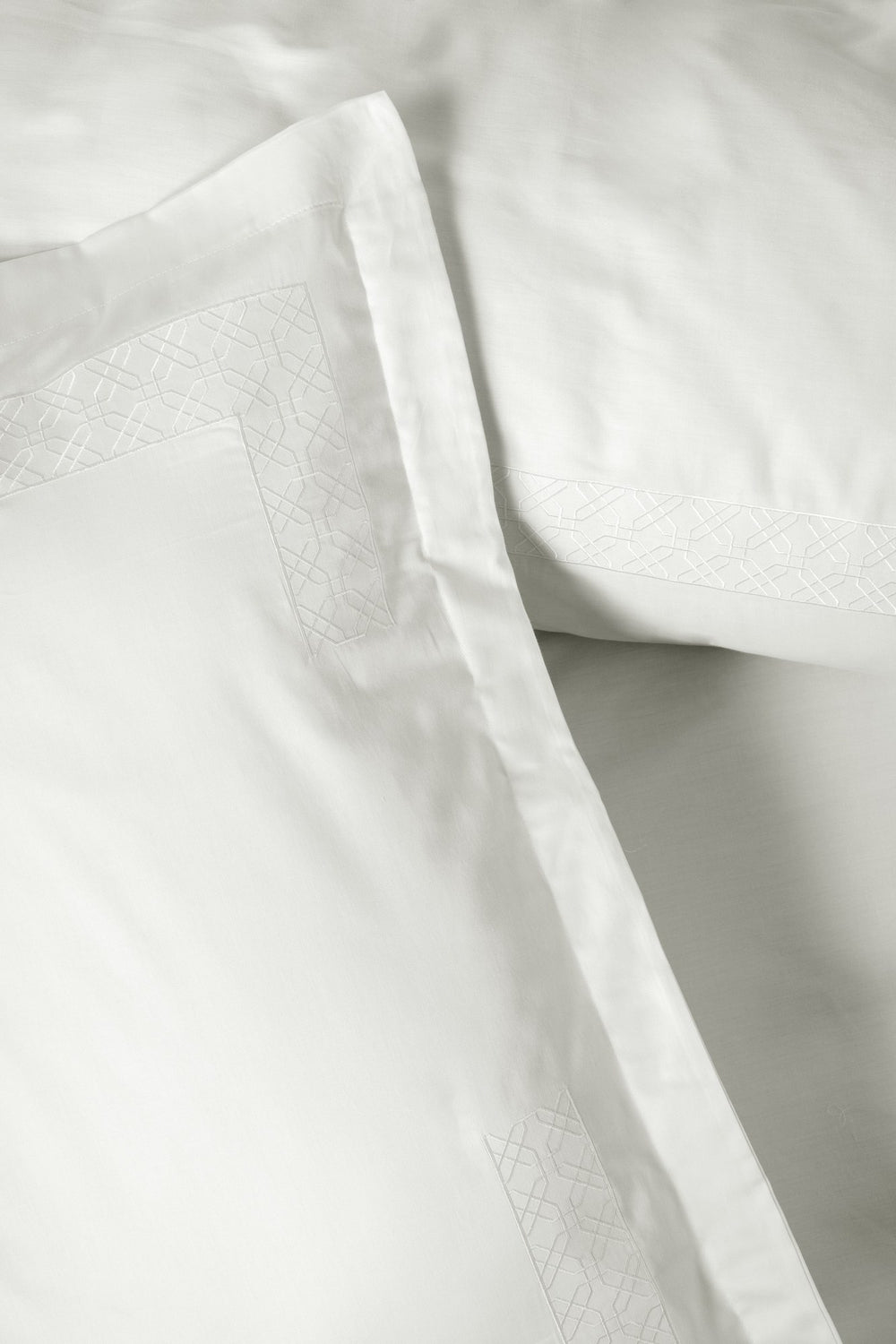 Galant - White