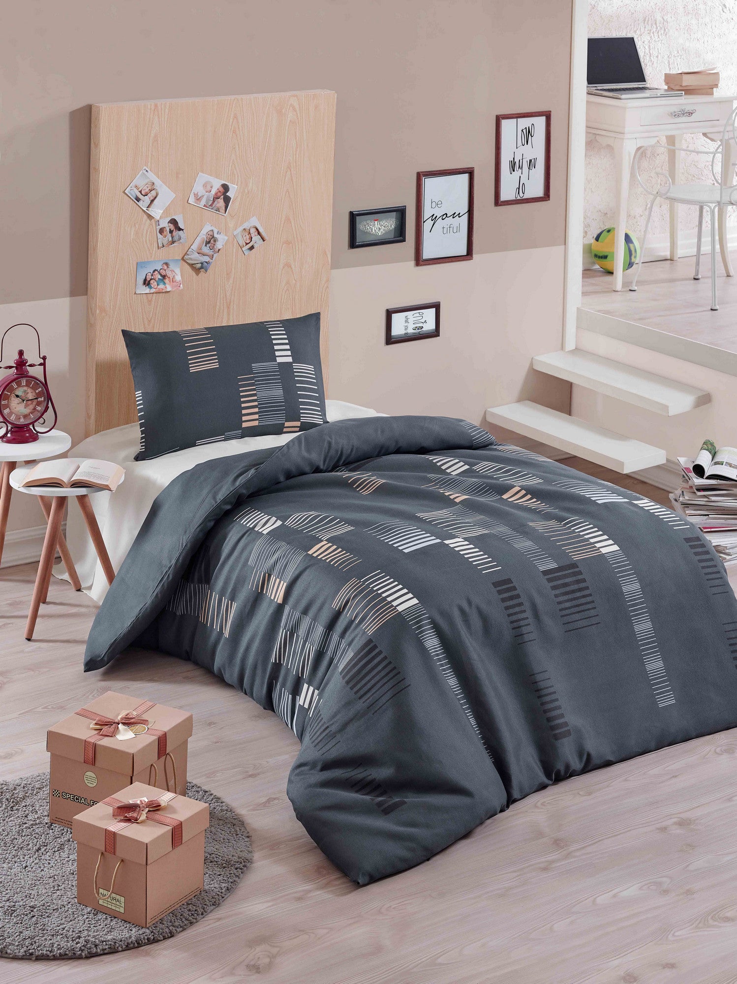 Trace - Anthracite - Anthracite Gold White
